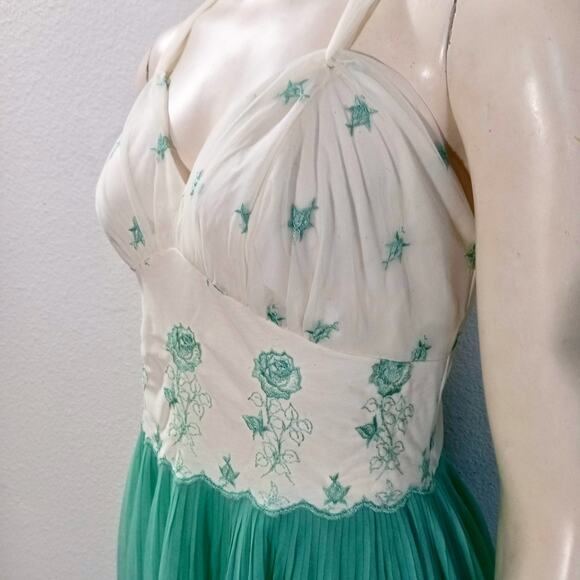 Vintage ROGERS Negligée 1960s Pleated Chiffon SZ 36 M Green Cream Embroidered - Picture 7 of 8